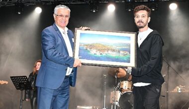 Rock grubu Kolpa Kemer'de konser verdi