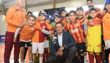 Başkan Özyiğit, sporcu çocuklar ve aileleriyle buluştu Başkan Özyiğit, sporcu çocuklar ve aileleriyle buluştu