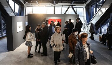 Çankaya Belediyesi Fikret Otyam Sanat Merkezi, Nihal Martlı'nın “Her Şey Yolunda” sergisine ev sahipliği yapıyor. Sergi, 7 Nisan'a kadar ücretsiz ziyaret edilebilecek