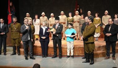'Cumhuriyete Doğru' Tiyatro Oyununa İzmir'de Büyük İlgi