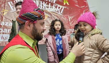 Gölcük Belediyesi her yıl geleneksel hale getirdiği Ramazan akşamları etkinliklerini, bu yıl da hem şehir merkezinde hem de köylerde çocuklarla buluşturmaya devam ediyor