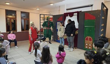 Gölcük Belediyesi tarafından düzenlenen “Ramazan Ayı Çocuk Şenliği"; Ulaşlı Gençlik Merkezi'nde çocuklara eğlence dolu bir akşam yaşattı