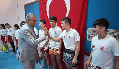Kemer Belediyesi kick boks sporcuları kuşak atladı