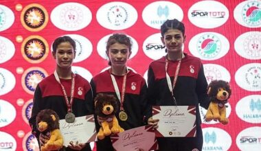 Nevşehir Belediyesi Gençlik ve Spor Kulübü güreşçisi Liva Nur Çelik 3.'ncü olarak gümüş madalya kazandı Nevşehir Belediyesi Gençlik ve Spor Kulübü güreşçisi Liva Nur Çelik 3.'ncü olarak gümüş madalya kazandı