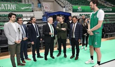 Şadi Özdemir Bursaspor Basketbol Takımı'nı antrenmanda izledi