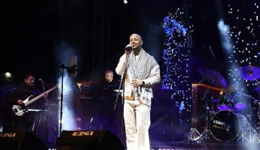 Ünlü şarkıcı Maher Zain, en güzel ilahilerini Osmangazi Meydanı'nda söyledi