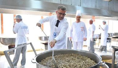 Üsküdar'da Dev Kazanlar Ramazanda İftar İçin Kaynıyor 10 Ayrı Noktada 30 Bin Kişiye Sıcak Yemek Dağıtılıyor