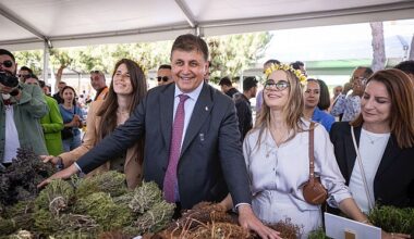Başkan Tugay, Alaçatı Ot Festivali'nin açılışını yaptı