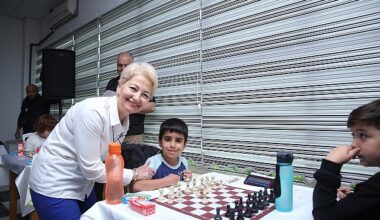 Burhaniye Belediyesi tarafından 23 Nisan Ulusal Egemenlik ve Çocuk Bayramı Satranç Turnuvası başladı