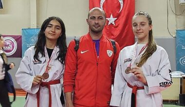 Foça Belediyespor Kulübü, Taekwondo Yıldızlar İzmir İl Şampiyonası'nda bir altın ve iki bronz madalya ile kürsüye çıktı