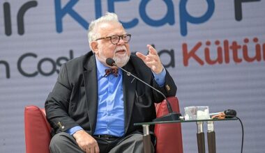 İzmirliler İZKİTAP Fest'e akın etti: Prof. Dr. Celal Şengör konuk oldu