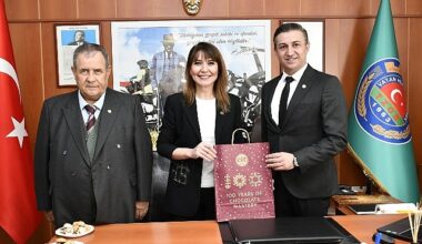 14 Mayıs Dünya Çiftçiler Günü sebebiyle Malkara Ziraat Odası tarafından 14 Mayıs 2024 Salı günü saat 10.30’da Atatürk Anıtı önünde çelenk sunma töreni gerçekleştirildi