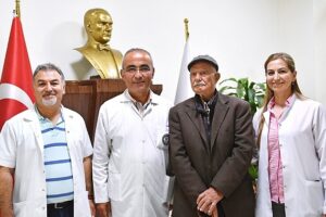 86 yaşındaki Cemil Merttürk Eşrefpaşa Hastanesi'nde şifa buluyor