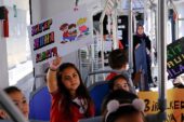 Antray küçük kitapseverleri ağırladı Öğrenciler tramvayda kitap okudu
