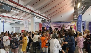 Aydın Büyükşehir Belediyesi, anneleri bir araya getirerek onların Anneler Günü’nü coşku içerisinde kutlamasını sağladı Aydın Büyükşehir Belediyesi, anneleri bir araya getirerek onların Anneler Günü’nü coşku içerisinde kutlamasını sağladı