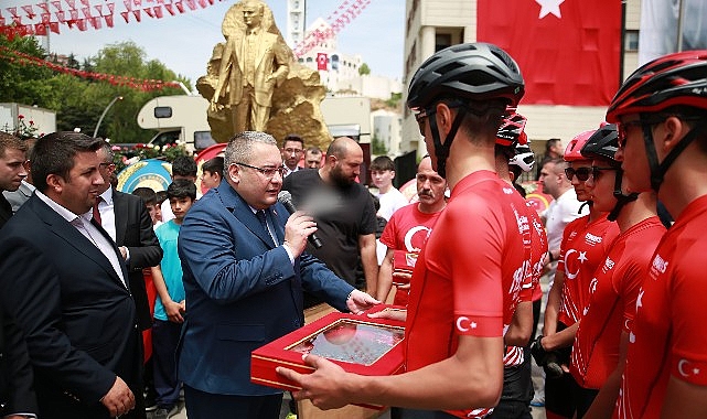 Başkan Özarslan Samsun’dan Gelen Türk Bayrağını ve Toprağı Teslim Aldı