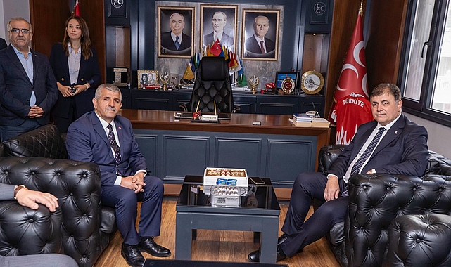 Başkan Tugay’dan MHP’ye ziyaret  “İzmir’i tüm siyasi partilerle yönetmek istiyoruz”