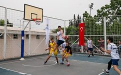 Basketbolcular Gaziemir’de kıyasıya yarıştı