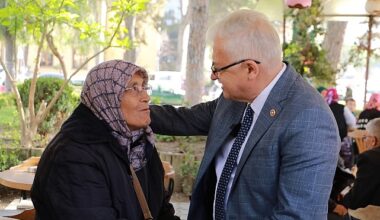 Burhaniye Belediye Başkanı Ali Kemal Deveciler, sosyal belediyecilik anlayışı ile yürüttüğü çalışmalara hız kesmeden devam ediyor