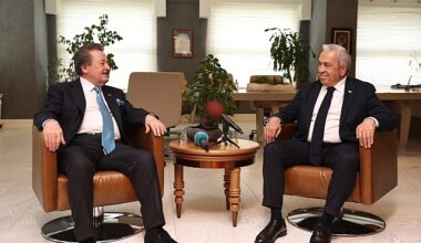 Devlet eski Bakanı Cavit Çağlar Nilüfer Belediye Başkanı Şadi Özdemir’i ziyaret etti