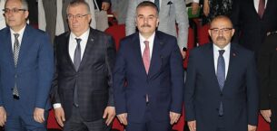Edremit Belediye Başkanı Mehmet Ertaş, Balıkesir Valisi İsmail Ustaoğlu’nun katılımıyla düzenlenen Edremit Muhtarlar Buluşması’na katıldı