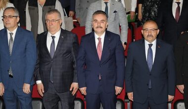 Edremit Belediye Başkanı Mehmet Ertaş, Balıkesir Valisi İsmail Ustaoğlu’nun katılımıyla düzenlenen Edremit Muhtarlar Buluşması’na katıldı