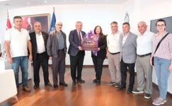 Efeler Ziraat Odası Başkanı Mehmet Kendirlioğlu Aydın Büyükşehir Belediye Başkanı Özlem Çerçioğlu’na nezaket ziyaretinde bulundu