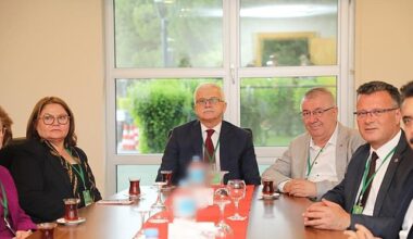 Ege ve Marmara Çevreci Belediyeler Birliği’nin yeni döneminde ilk encümen toplantısı Başkan Ali Kemal Deveciler liderliğinde gerçekleşti Ege ve Marmara Çevreci Belediyeler Birliği’nin yeni döneminde ilk encümen toplantısı Başkan Ali Kemal Deveciler liderliğinde gerçekleşti