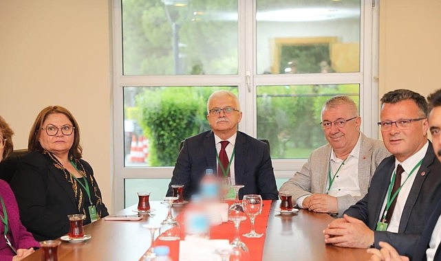 Ege ve Marmara Çevreci Belediyeler Birliği’nin yeni döneminde ilk encümen toplantısı Başkan Ali Kemal Deveciler liderliğinde gerçekleşti