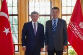 Gelecek Partisi Genel Başkanı Ahmet Davutoğlu, ikinci dönem aynı göreve seçilen İBB Başkanı Ekrem İmamoğlu’na tebrik ziyaretinde bulundu