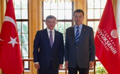 Gelecek Partisi Genel Başkanı Ahmet Davutoğlu, ikinci dönem aynı göreve seçilen İBB Başkanı Ekrem İmamoğlu’na tebrik ziyaretinde bulundu