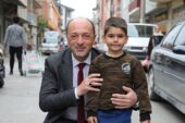 Geyve Belediye Başkanı Selçuk Yıldız, Geyve Pazaryerini ziyaret ederek, esnaf ve vatandaşlarla sohbet etti