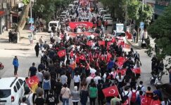 İnegöllü Gençler 19 Mayıs Coşkusunu Sokaklara Taşıdı