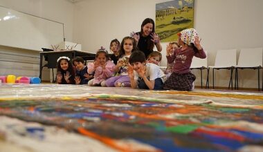 Kadırga Sanat Galerileri’nin Bez Kumaş Üzerine Soyut Sanat Atölyesi’nde Kendi Desenlerimizi Oluşturuyoruz
