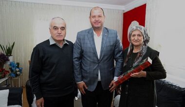 Menderes Belediye Başkanı İlkay Çiçek Anneler Günü’nde şehit anneleri ile huzurevinde yaşayan anneleri unutmadı