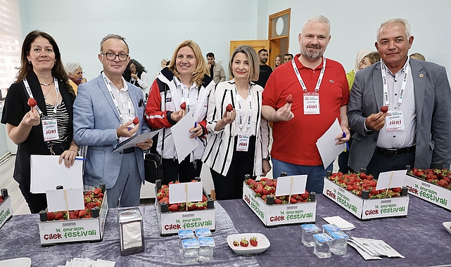 Menemen’de bu yıl 14. kez gerçekleştirilen Emiralem Çilek Festivali, yüz binlerce ziyaretçinin buluşma noktası oldu