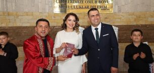 Nevşehir Belediye Başkanı Rasim Arı, Esma Gizem Aydın ve Ali Erkan İyilikli çiftinin nikâhını kıyarak mutluluklarına ortak oldu