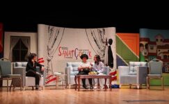 Selçuklu Belediyesi Sanat Akademisi’nde tiyatro eğitimi alan öğrencilerin  sahneye aktardıkları  “Paldır Güldür Şov” isimli tiyatro gösterisi bir kez daha izleyicilerden büyük beğeni aldı