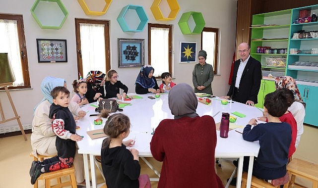 Selçuklu Sanat ve  Tasarım Atölyesi’nde anne ve çocukları bir araya getiren Selçuklu Belediyesi,  çocuklar ve annelerine unutulmayacak  bir Anneler Günü anısı yaşattı