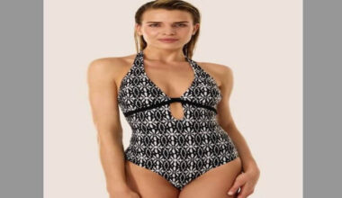 Üçgen Bikini Modelleri ile Plajda Şıklık Üçgen Bikini Modelleri ile Plajda Şıklık
