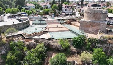 Tarihi Hıdırlık Kulesi’nde Modanın Büyülü Gecesi: Cihan Nacar Defilesi